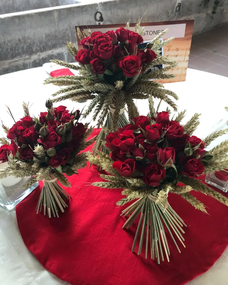 Compositions de roses rouges