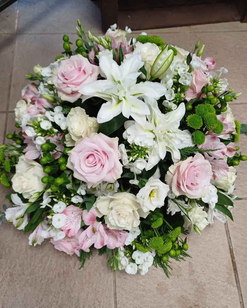 Coussin rose aux lys