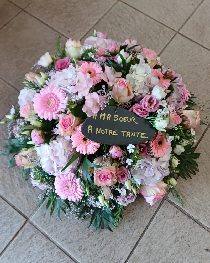 Coussin rose avec plaque