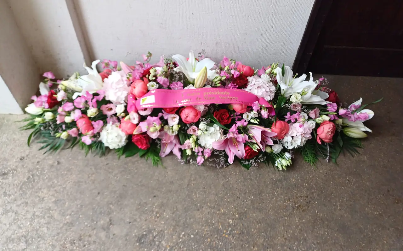 Dessus de cercueil rose