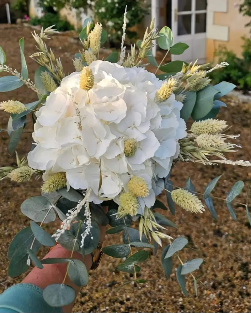 Bouquet de mariée à l’hortensia blanc