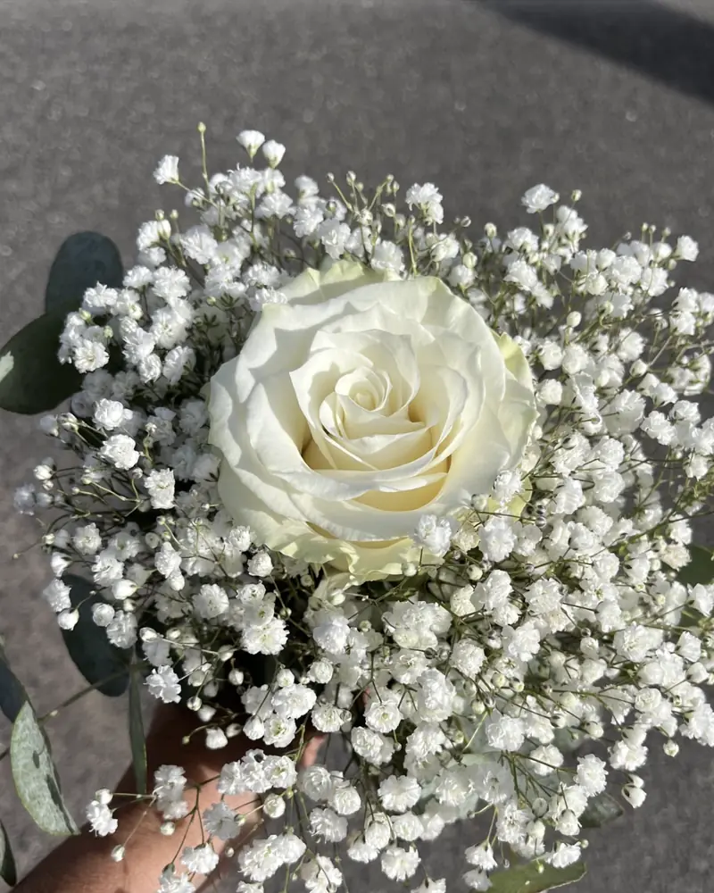 Bouquet de mariée rose blanche et gypsophile
