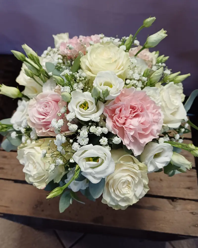 Bouquet de mariée rose pâle et crème