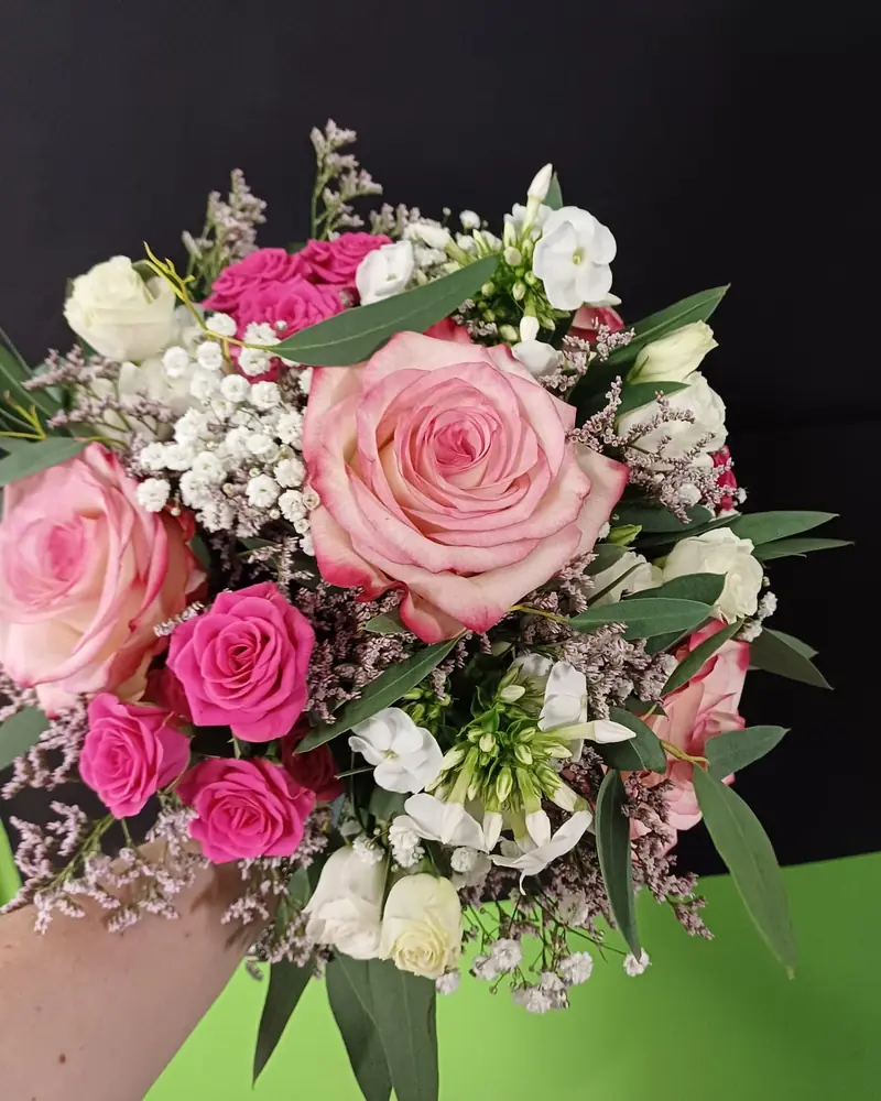 Bouquet de mariée aux roses roses