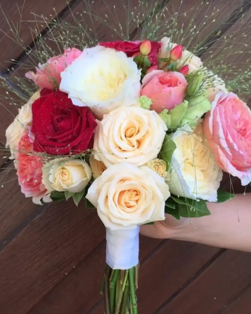 Bouquet de mariée aux roses anciennes