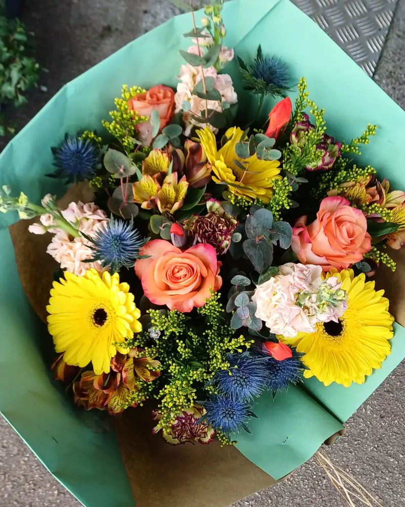 Bouquet coloré aux gerberas jaunes